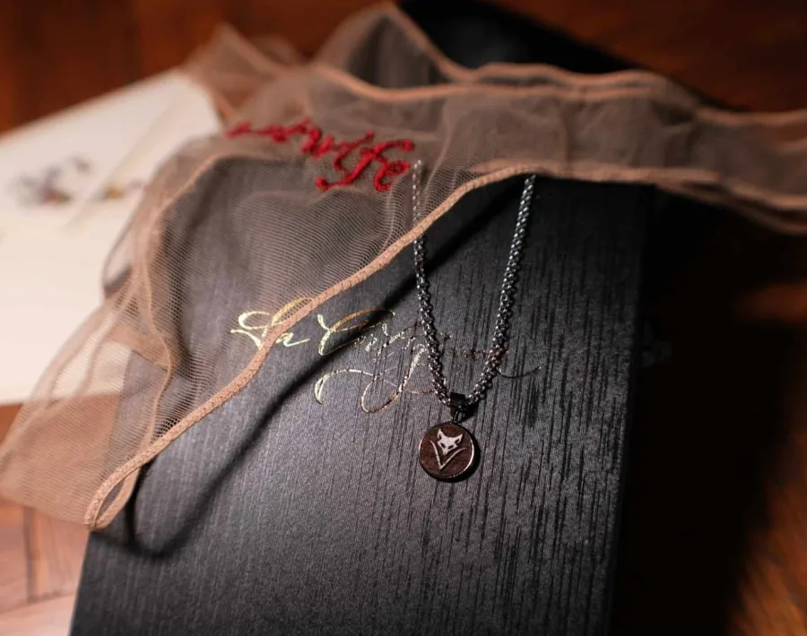 Detail from a personalised lingerie gift box in the La Cortigiana atelier