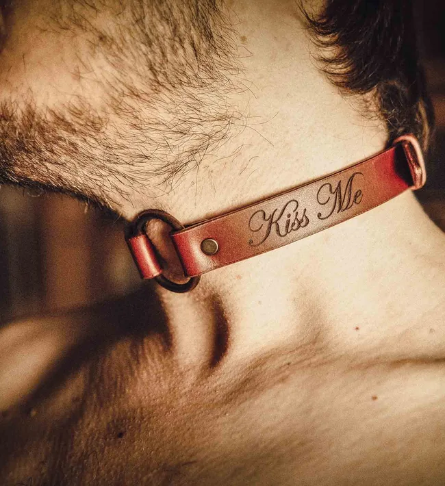 Personalised brown leather collar with engraved words